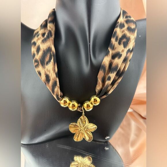 Leopard Print Scarf Necklace with Gold Flower Pendant Bold & Elegant Statemet - Picture 8 of 10